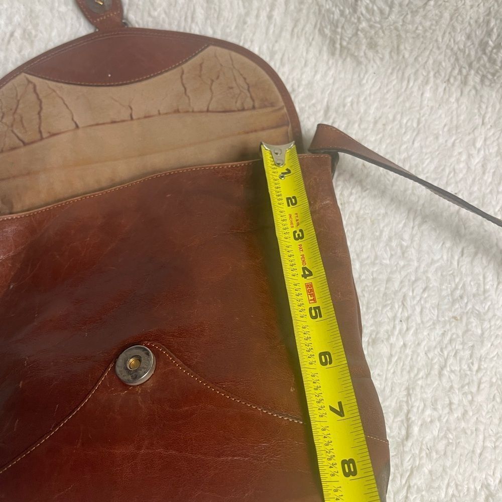 Oroton Vintage leather Tan bucket style crossbody bag gold tone accent.. - Picture 11 of 16